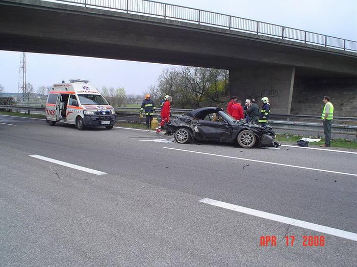 http://carnagecorp.com/pub/pictures/accident_porsche/porsche_mega_crash_08.jpg